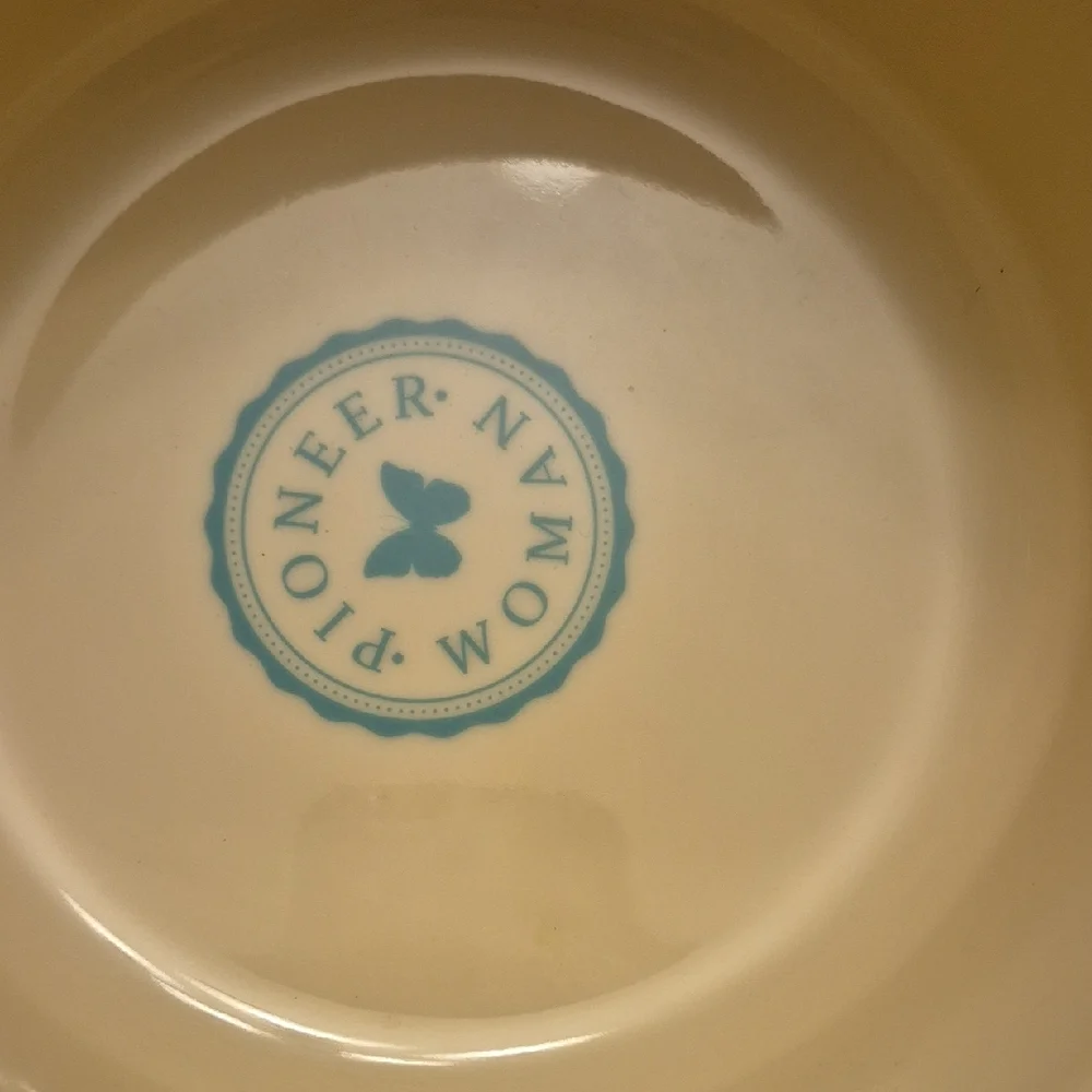 The Pioneer Woman Blue and Cream Floral Pet Bowl - Picture 4 of 6